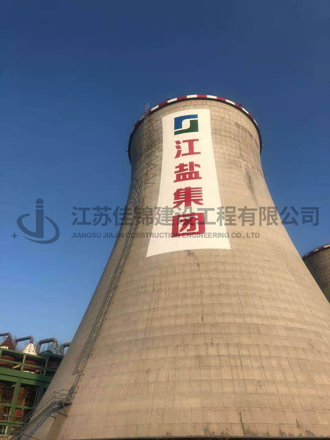 江西晶昊2000m²双曲线冷却塔建设